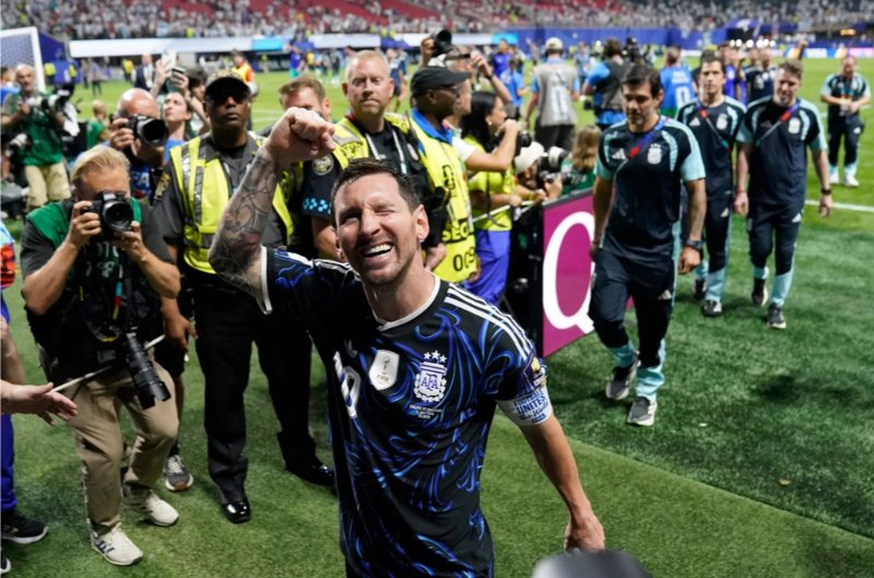 Laporte hết lời ca ngợi Messi