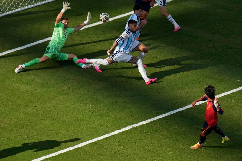 Martinez không thể cứu ĐT Argentina