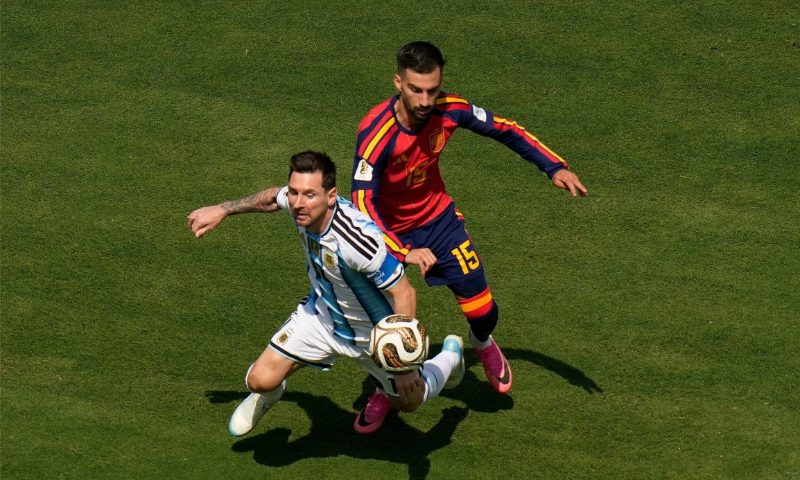 Messi ghi dấu mốc lịch sử